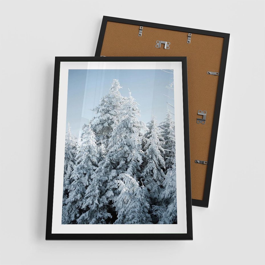 Plakat w ramie 50x70 - Magia Śnieżnych Drzew - zima, iglaste drzewa - rama czarna