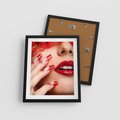 Plakat w ramie 40x50 - Piękno manicure: kolory i elegancja - paznokcie, manicure - rama czarna