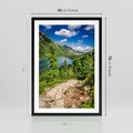 Plakat w ramie 50x70 - Jezioro górskie: harmonia natury - jezioro, góry - rama czarna