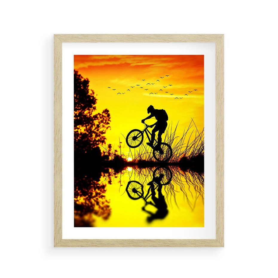 Plakat w ramie 40x50 - Rower przy zachodzie słońca - rower, zachód - rama drewno
