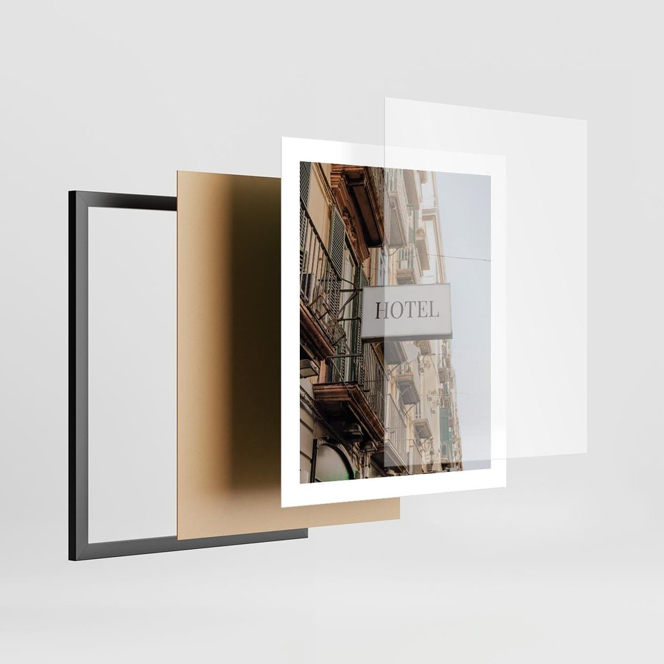 Plakat w ramie 40x50 - Magiczne Spacery - hotel, uliczka - rama czarna