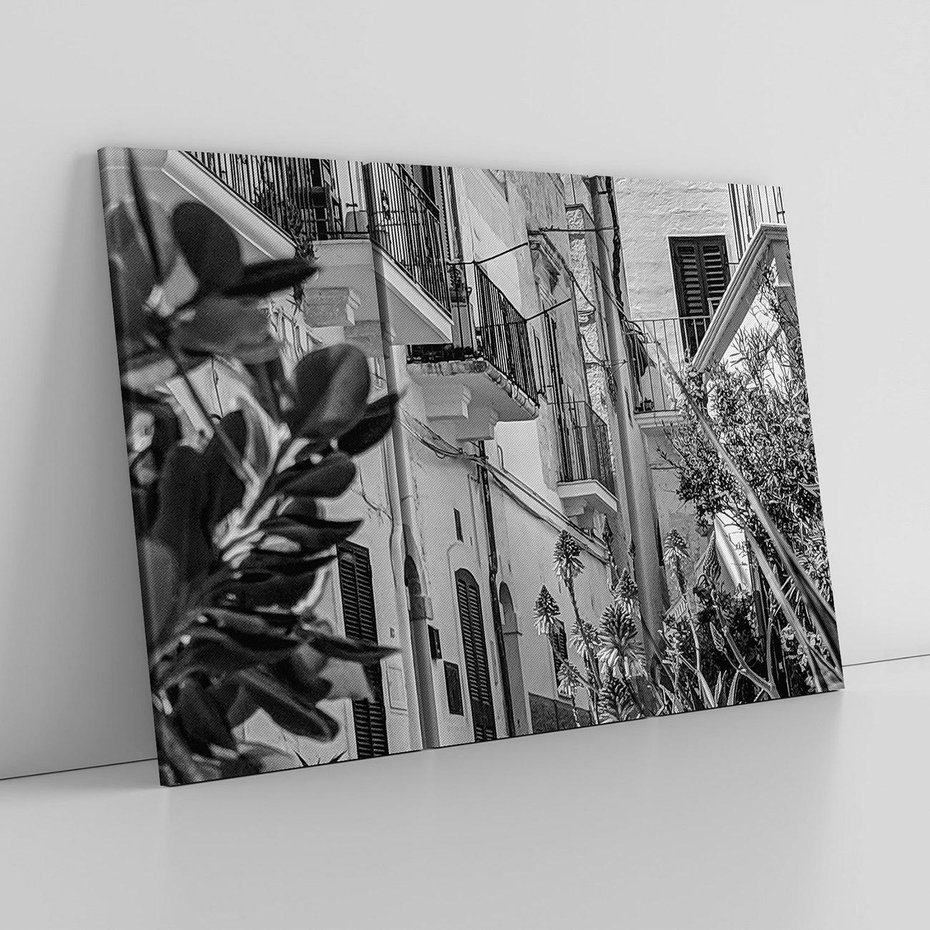 Obraz na płótnie 120x80 - Nadmorska Uliczka - czarno białe zdjecie, uliczka w nadmorskim mieście