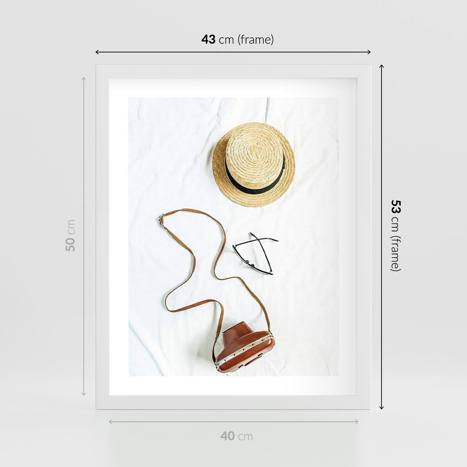 Plakat w ramie 40x50 - Artystyczna Dusza - boho kompozycja, kapelusz słomkowy - rama biała