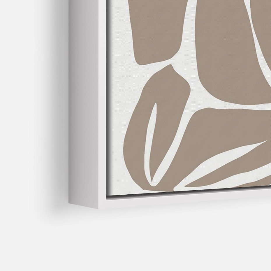 Obraz w ramie 80x120 - Złudne Zmysły - abstrakcyjny kwiat, beże i brązy - rama biała