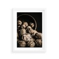 Plakat w ramie 30x40 - Orzechy Włoskie w Sepii - orzechy włoskie, fotografia retro - rama biała