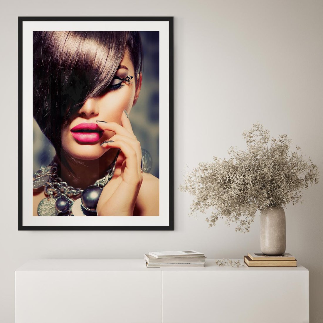 Plakat w ramie 30x40 - Kobiecy urok w makijażu i fryzurze - makijaż, fryzura - rama czarna