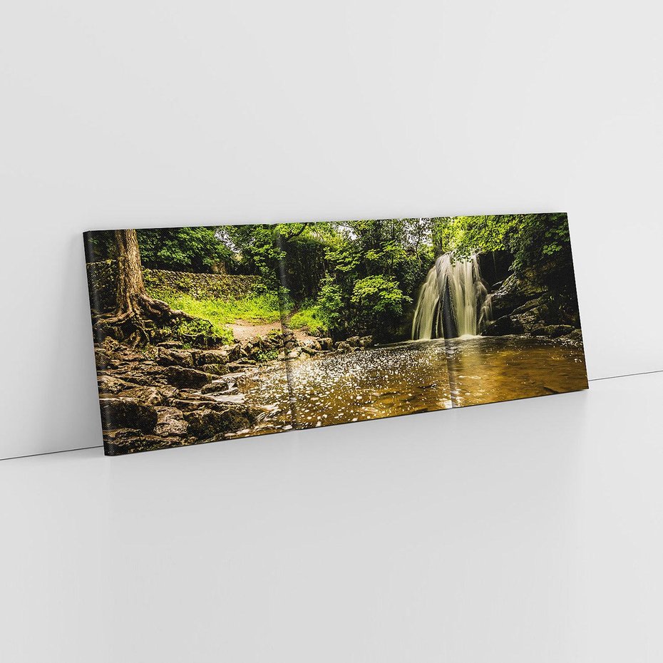 Obraz na płótnie 150x50 - Magia wodospadu w lesie - wodospad, las