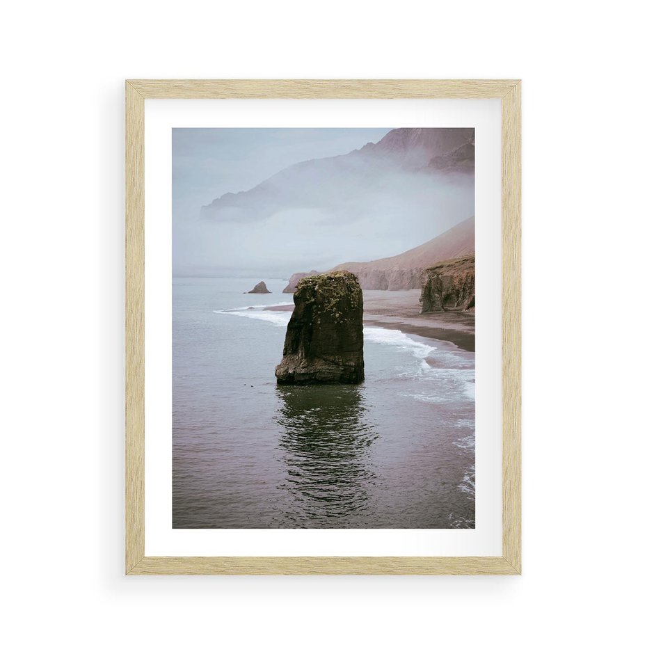 Plakat w ramie 40x50 - Północna Dzikość: Skaliste Klify nad Morzem - skały, klify - rama drewno