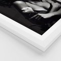 Plakat w ramie 50x70 - Piękno kobiecego aktu uchwycone - kobieta, akt - rama biała