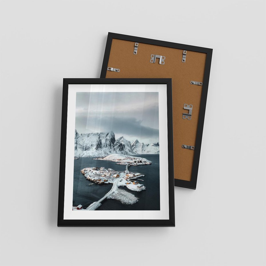 Plakat w ramie 30x40 - Ciepło i Urok Północy - skandynawskie, domki - rama czarna