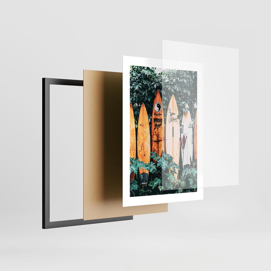 Plakat w ramie 30x40 - Surfowanie w Harmonii z Naturą - deski surfingowe, oparte o rośliny - rama czarna