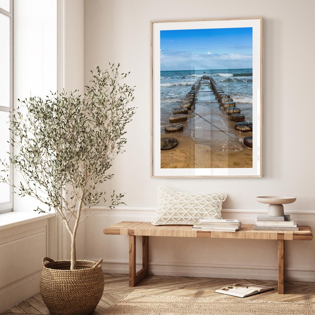 Plakat w ramie 40x50 - Falochron na brzegu morza - falochron, morze - rama drewno