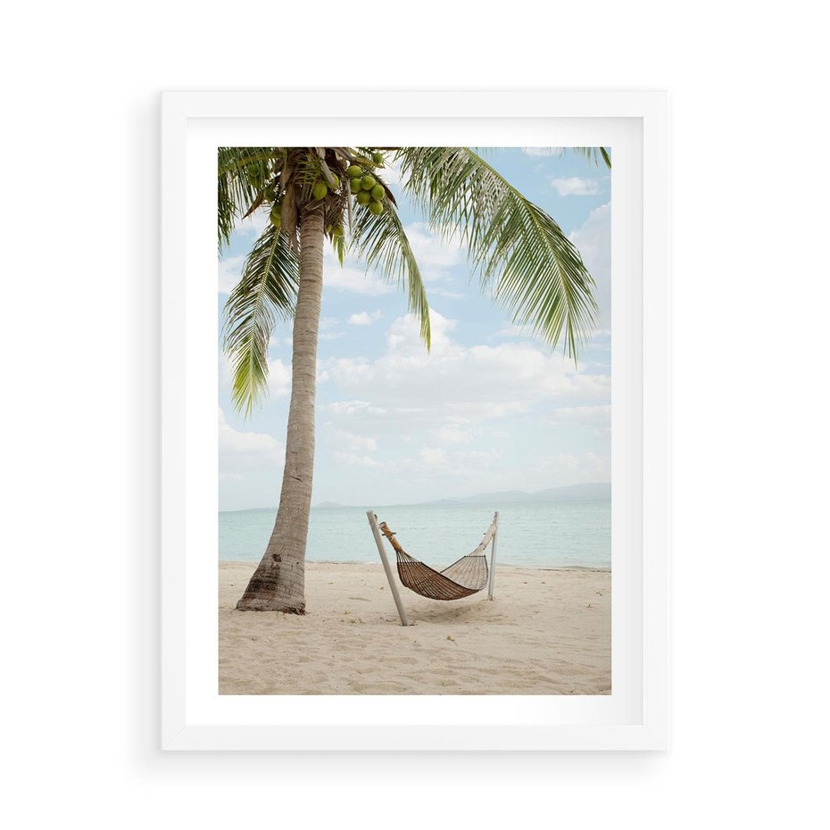 Plakat w ramie 50x70 - Relaks na plaży - palma, hamak - rama biała