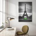Obraz na płótnie 70x100 - Paryskie Romantyczne Spotkanie - Eiffla, samochód