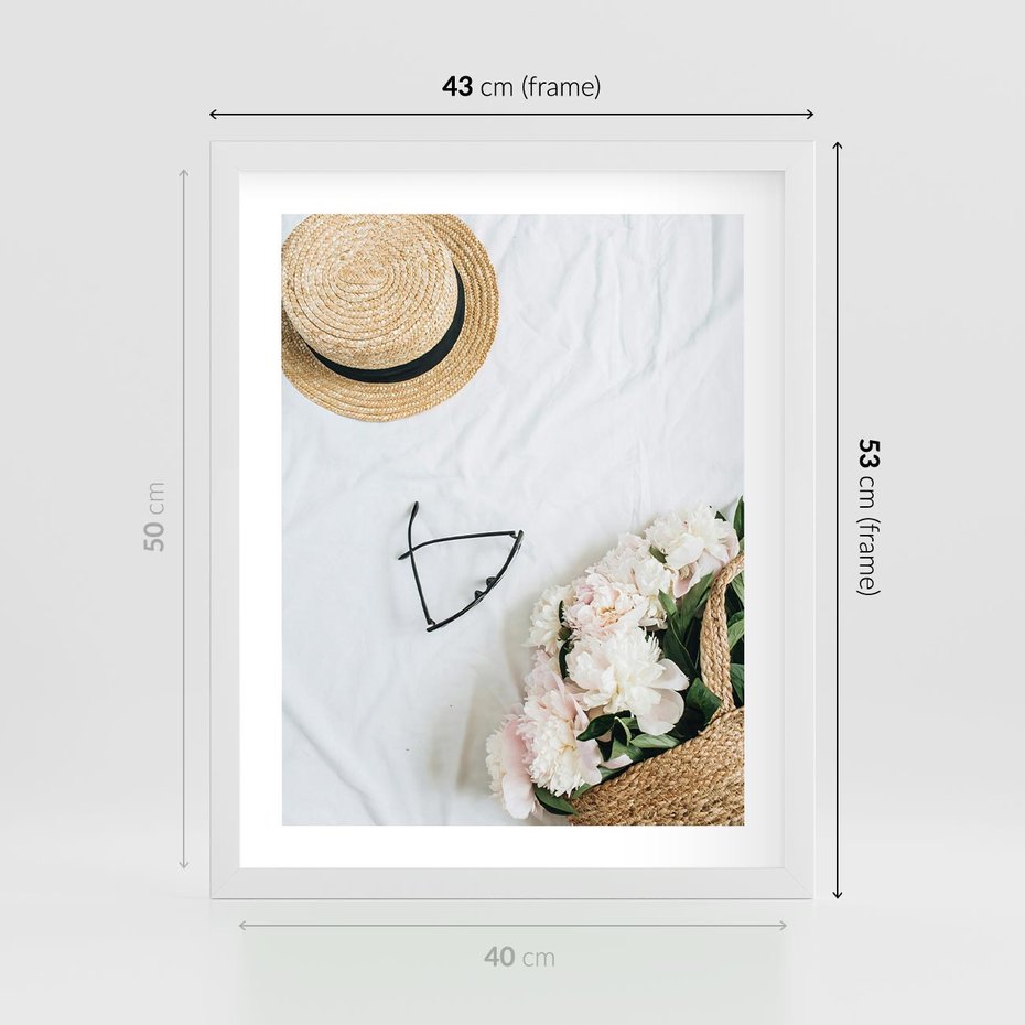 Plakat w ramie 40x50 - Urok Kobiecej Fotografii - kompozycja kobieca, fotografia - rama biała