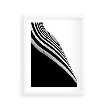 Plakat w ramie 40x50 - Architektoniczna Fala - architektura, falowany budynek - rama biała