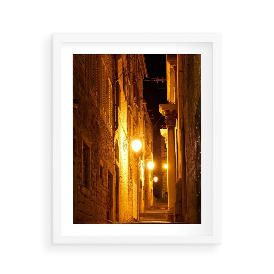 Plakat w ramie 40x50 - Miasto Pod Gwieździstym Niebem - uliczka, perspektywa - rama biała