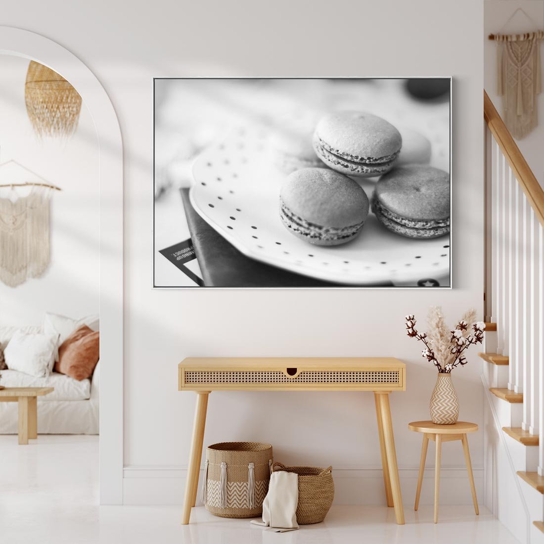 Obraz w ramie 70x50 - Makaroniki w Szarości - czarno biała fotografia, plakat - rama biała