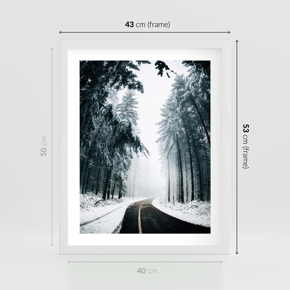 Plakat w ramie 40x50 - Droga przez Zimowy Las - drzewa, śnieg - rama biała