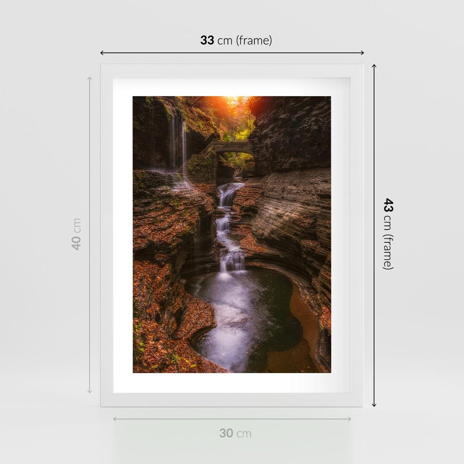 Plakat w ramie 30x40 - Barwna Harmonia - strumień, las - rama biała