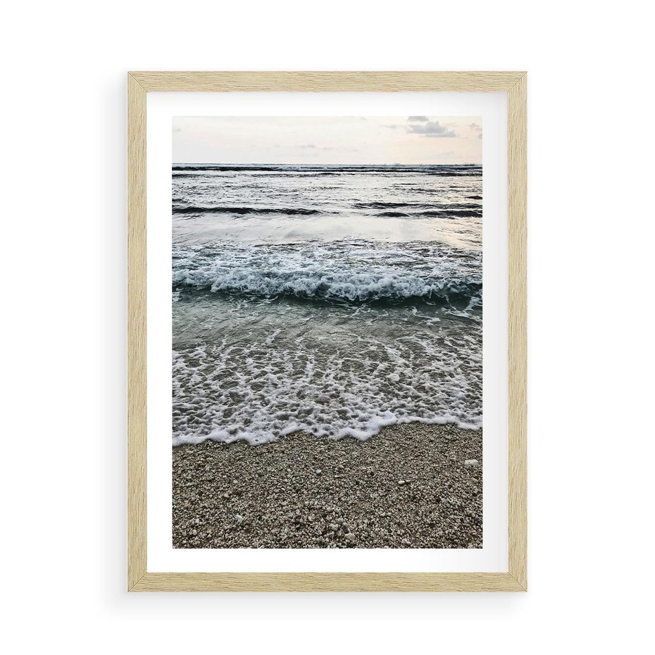Plakat w ramie 50x70 - Spokojna Plaża - plaża, żwirek - rama drewno