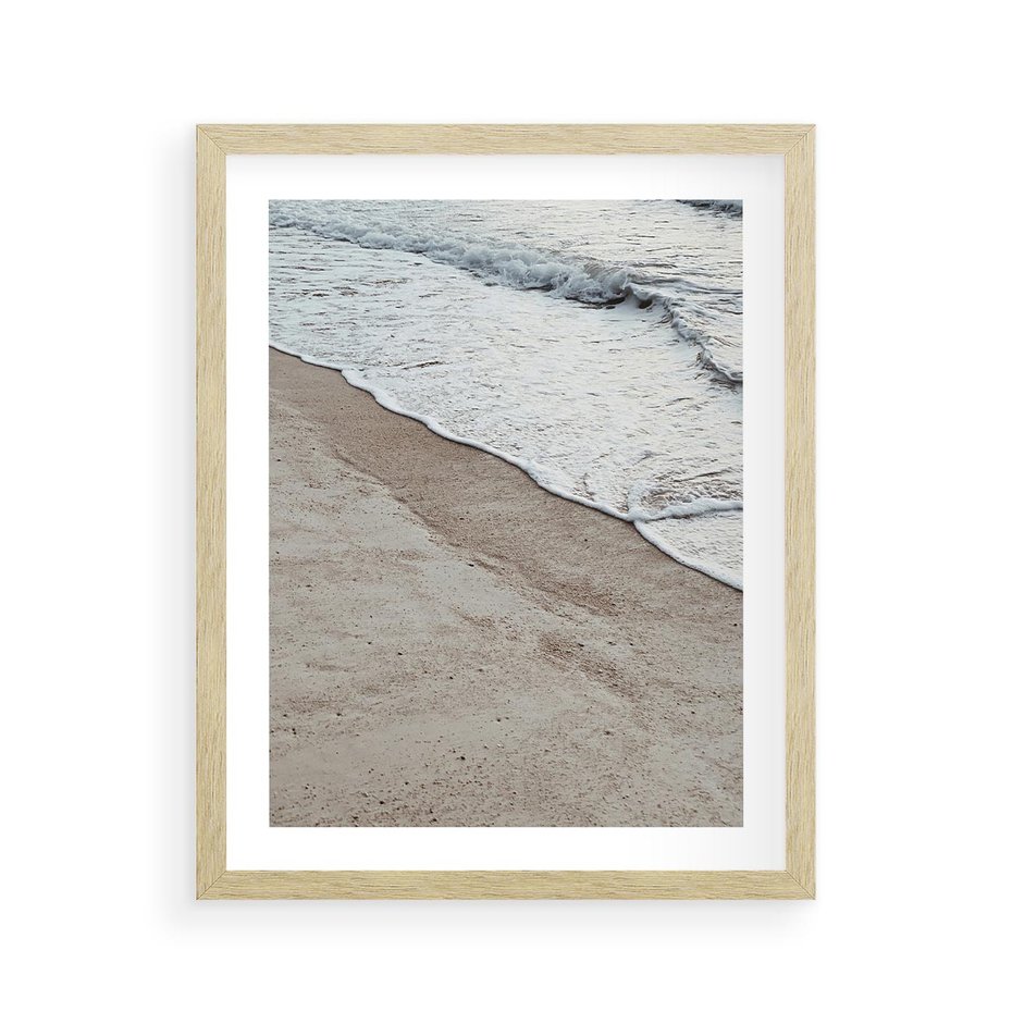 Plakat w ramie 40x50 - Brzeg Morza: Malownicza Plaża i Fale - morze, plaża - rama drewno
