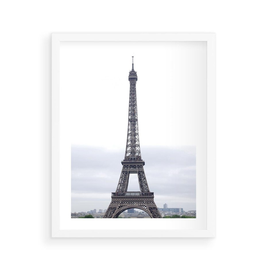 Plakat w ramie 40x50 - Eiffla w mglistym świetle - Eiffla, Paryż - rama biała