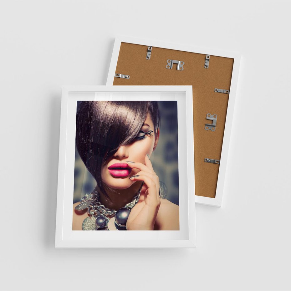 Plakat w ramie 40x50 - Kobiecy urok w makijażu i fryzurze - makijaż, fryzura - rama biała