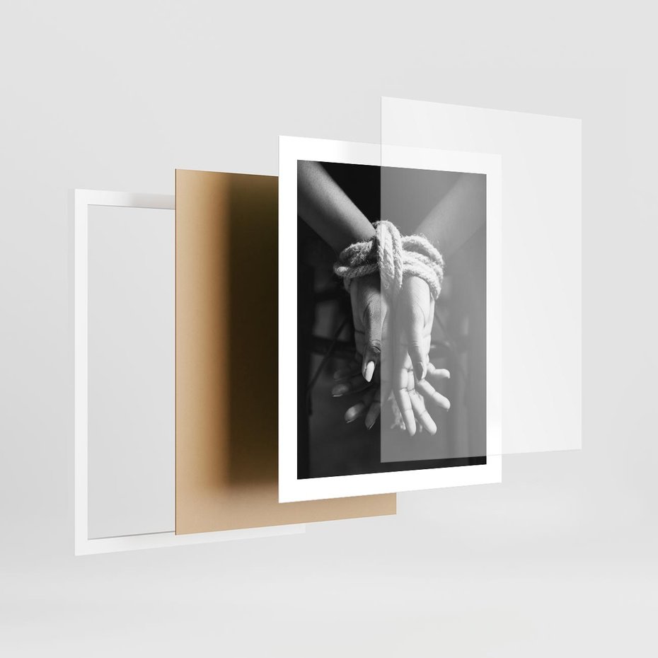 Plakat w ramie 40x50 - Splątane Uczucia - czarno biała fotografia, artystyczna - rama biała