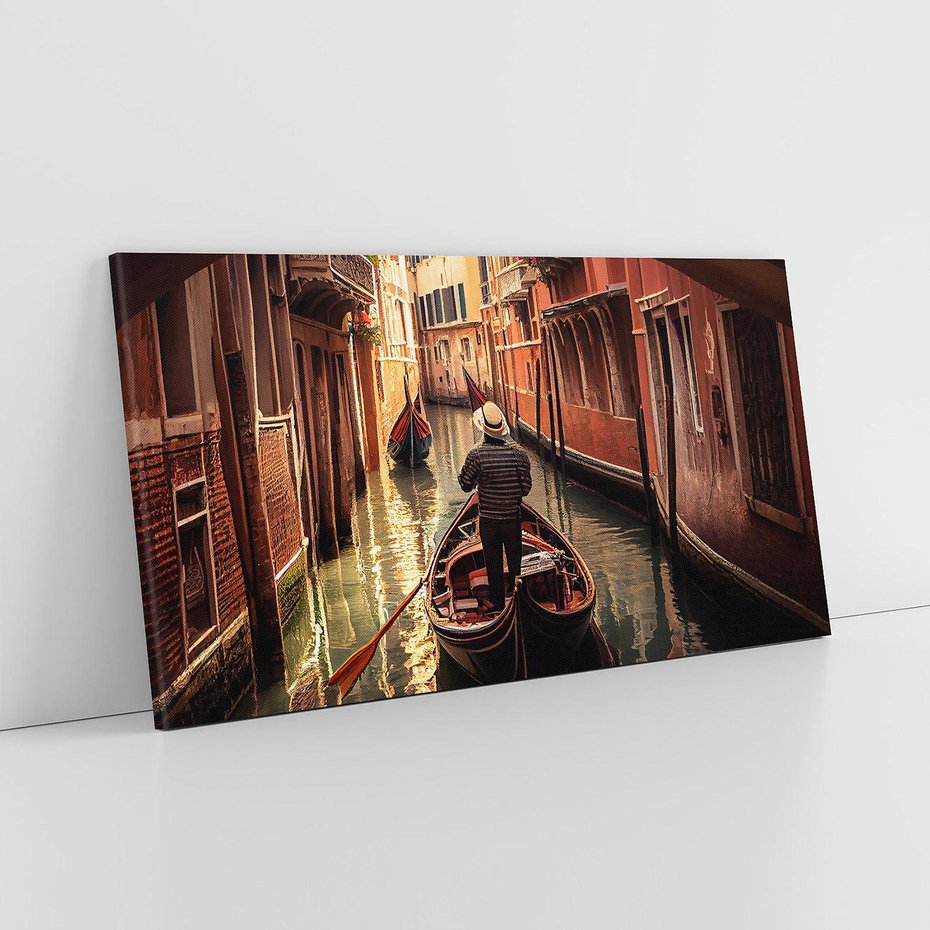Obraz na płótnie 140x70 - Spokojna Wenecja - gondolier w gondoli, kanały Wenecji
