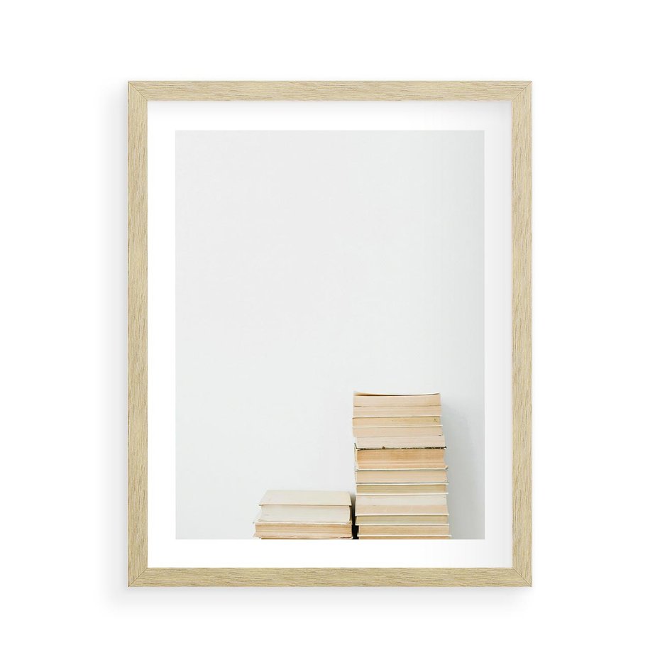 Plakat w ramie 40x50 - Stos Zakurzonych Opowieści - stos książek, ksiązki na stosie - rama drewno
