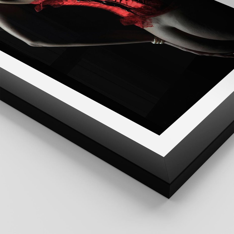 Plakat w ramie 30x40 - Piękno i Siła - akt, kobieta - rama czarna