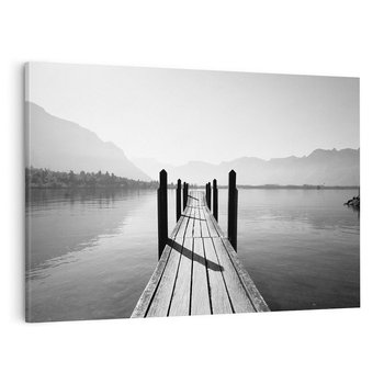 Obraz na płótnie 100x70 - Spokojna Przystań - czarno biała fotografia, drewniany pomost na jeziorze