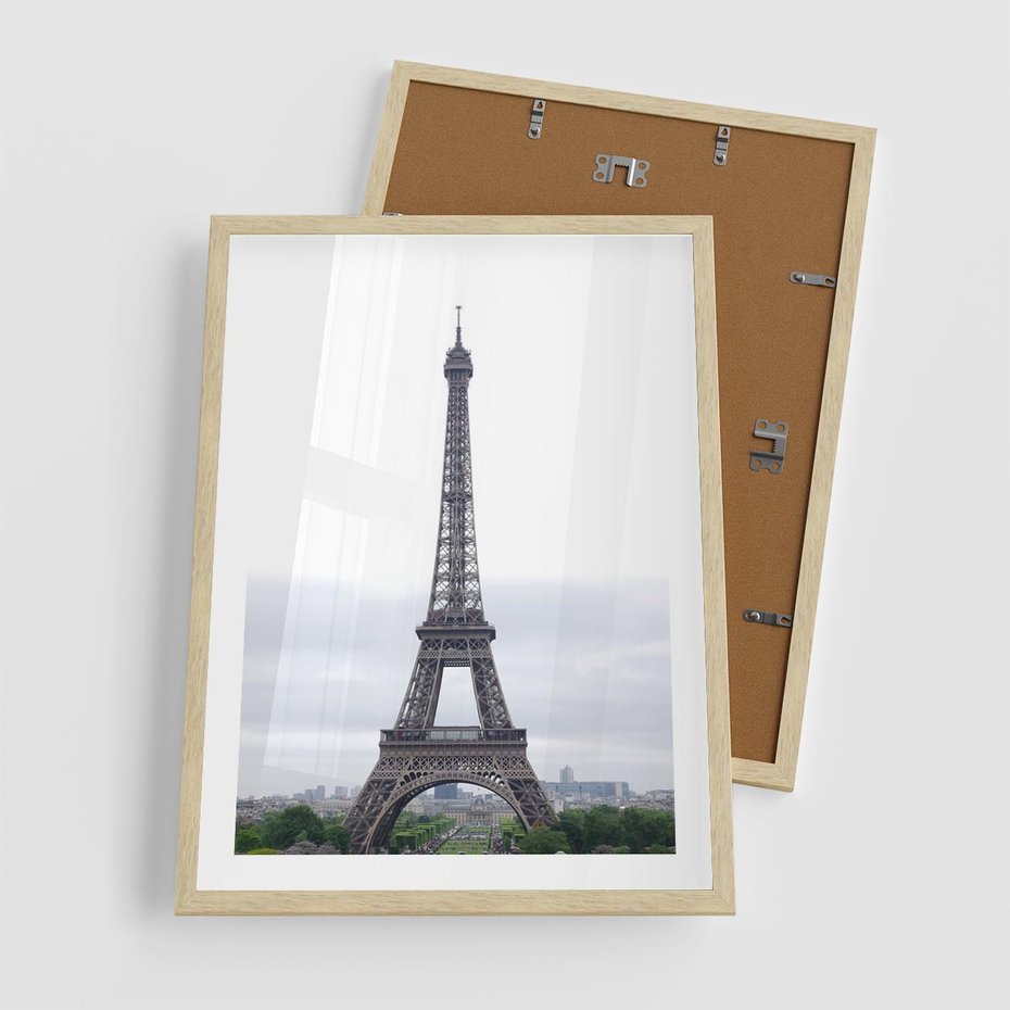 Plakat w ramie 50x70 - Eiffla w mglistym świetle - Eiffla, Paryż - rama drewno