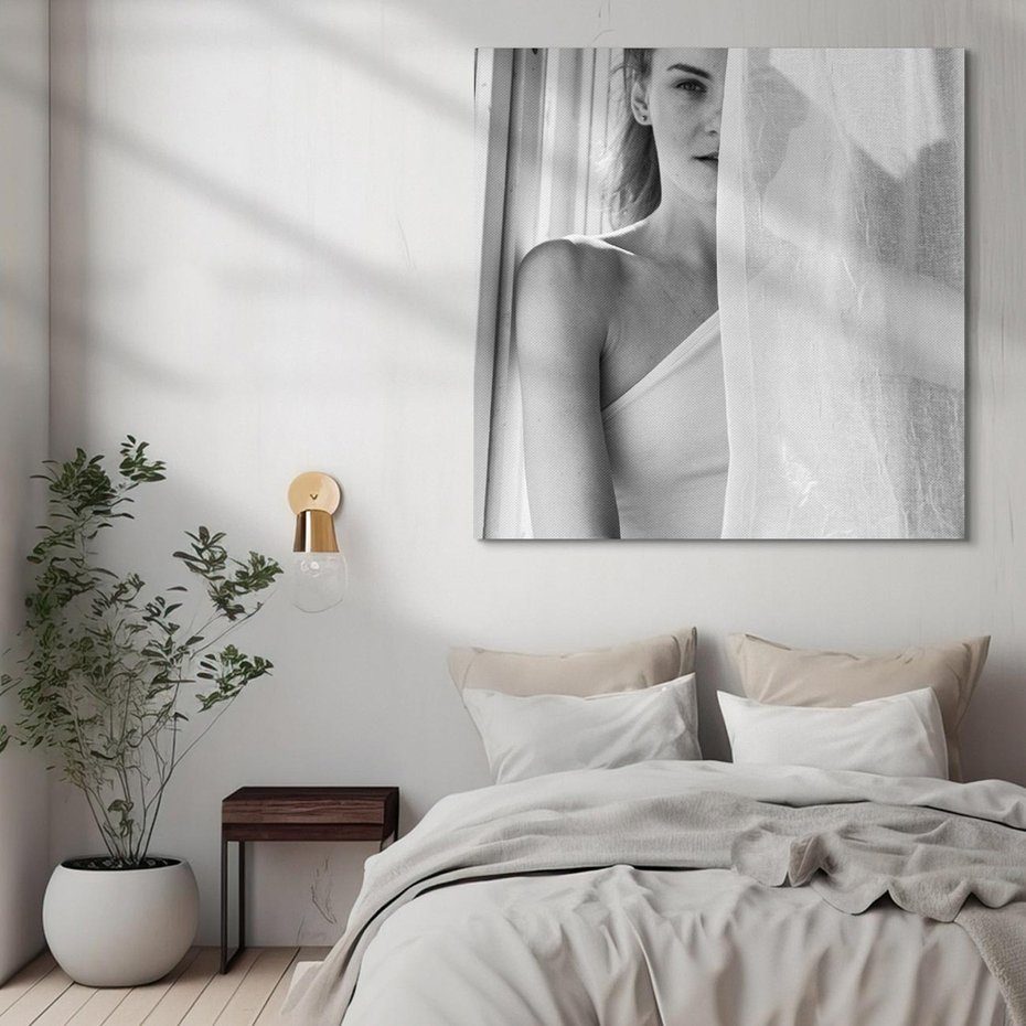 Obraz na płótnie 30x30 - Za Firanką - czarno białe zdjecie, piękny portret eterycznej kobiety