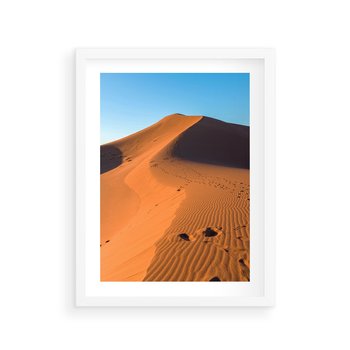 Plakat w ramie 30x40 - Piasek pustyni wędruje - pustynia, piasek - rama biała