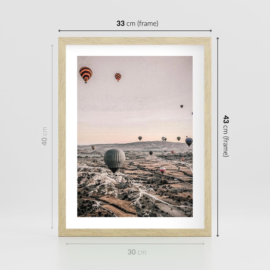 Plakat w ramie 30x40 - Wolność w Powietrzu - balony latające nas pustynnym krajbrazem, balony do latania - rama drewno