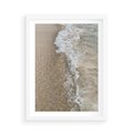 Plakat w ramie 50x70 - Fale Morza na Piasku - plaża, morze - rama biała