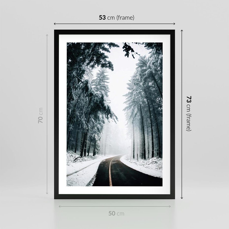 Plakat w ramie 50x70 - Droga przez Zimowy Las - drzewa, śnieg - rama czarna