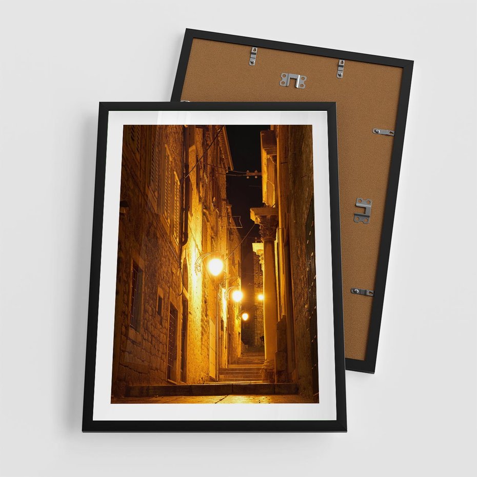 Plakat w ramie 50x70 - Miasto Pod Gwieździstym Niebem - uliczka, perspektywa - rama czarna