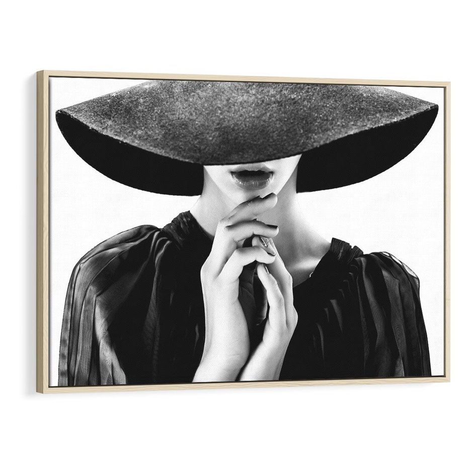 Obraz w ramie 100x70 - Czarna Elegancja - fotografia czarno biała, zbliżenie portret kobiety w czerni - rama drewno
