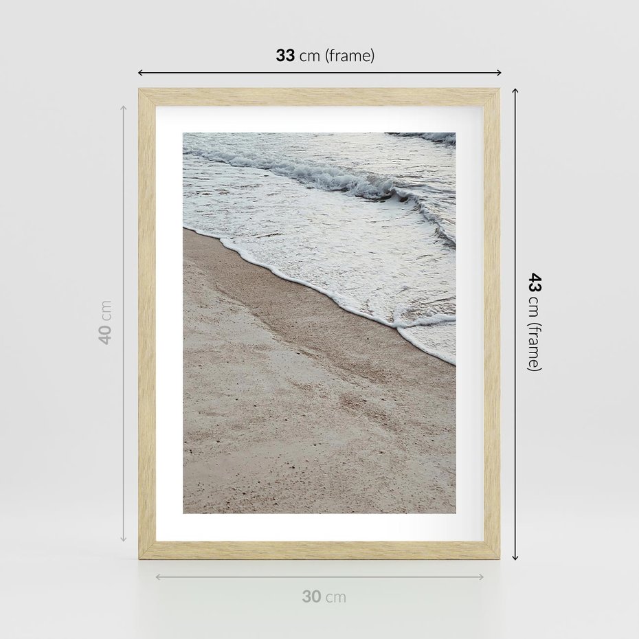 Plakat w ramie 30x40 - Brzeg Morza: Malownicza Plaża i Fale - morze, plaża - rama drewno
