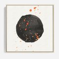 Obraz w ramie 50x50 - Wibracje Kolorów - abstrakcyjna czarna plama, rozsiane pomarańczowe kropki - rama drewno