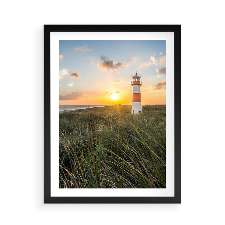Plakat w ramie 50x70 - Magia latarni przy zachodzie - latarnia, zachód - rama czarna