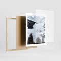 Plakat w ramie 40x50 - Zimowa Magia Gór: Śnieżne Szczyty - grajobraz górski, zima - rama drewno
