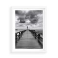 Plakat w ramie 50x70 - Romantyczny pomost z latarnią - pomost, latarnia - rama biała