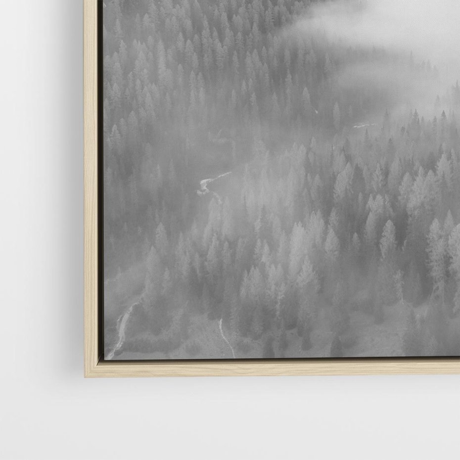 Obraz w ramie 50x50 - Szare Góry - zamglony krajobraz, las - rama drewno