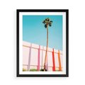 Plakat w ramie 50x70 - Tropikalny Kontrast - palma na tle błękitnego nieba, kolorowy mur - rama czarna