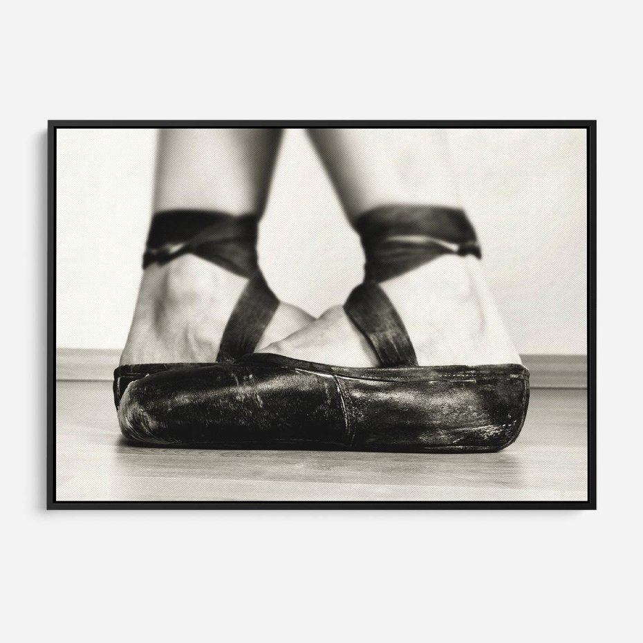 Obraz w ramie 100x70 - W Monochromatycznych Nutach - fotografia, czarno biała - rama czarna