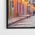Obraz w ramie 50x50 - W stronę marzycielskich horyzontów - włoska uliczka, wieczór - rama czarna